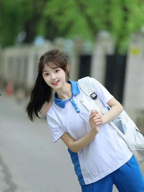 穿校服拍照女网红,校服穿搭网红风采展示