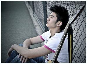 哪位明星中间带举的,中间带举的璀璨人生