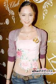 明星露腰衣服,露腰服饰演绎夏日性感潮流