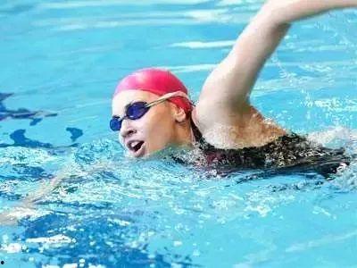 杭州女网红游泳教练