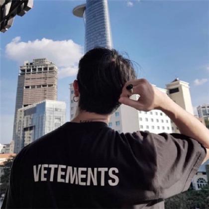 伤感男明星背影图,伤感男星深情演绎